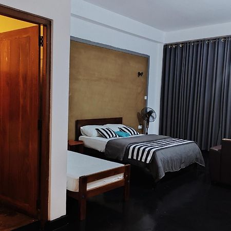 Monarch Ella Hotel Eksteriør billede
