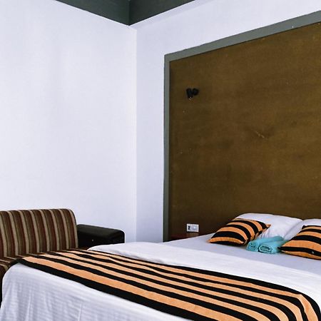Monarch Ella Hotel Eksteriør billede