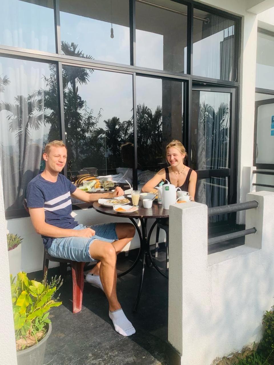 Monarch Ella Hotel Eksteriør billede