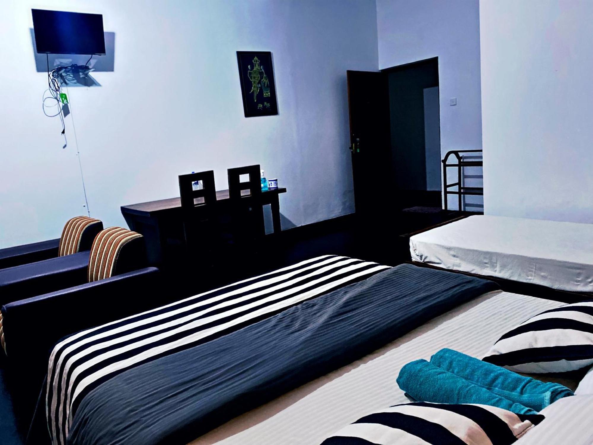 Monarch Ella Hotel Eksteriør billede