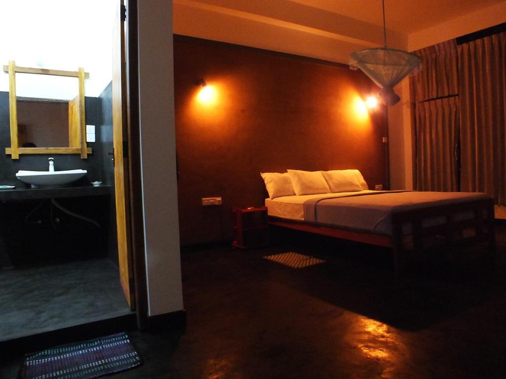 Monarch Ella Hotel Eksteriør billede